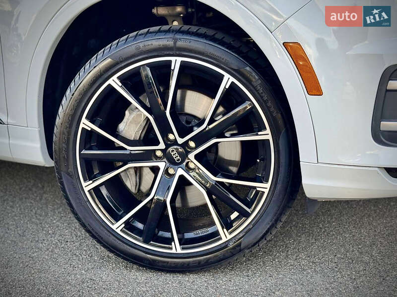 Позашляховик / Кросовер Audi Q7 2017 в Києві