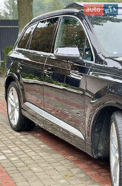 Внедорожник / Кроссовер Audi Q7 2016 в 