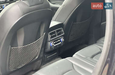 Внедорожник / Кроссовер Audi Q7 2016 в 