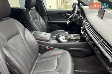 Внедорожник / Кроссовер Audi Q7 2016 в 