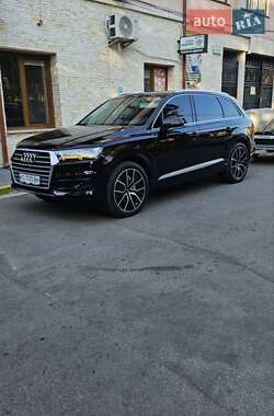 Позашляховик / Кросовер Audi Q7 2017 в 