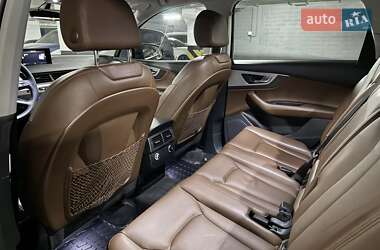 Внедорожник / Кроссовер Audi Q7 2016 в 