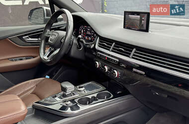 Позашляховик / Кросовер Audi Q7 2017 в 