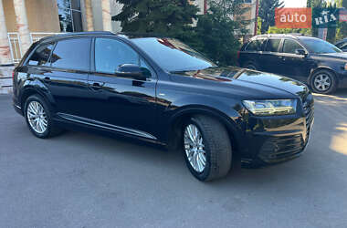 Позашляховик / Кросовер Audi Q7 2017 в 