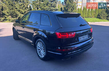 Позашляховик / Кросовер Audi Q7 2017 в 