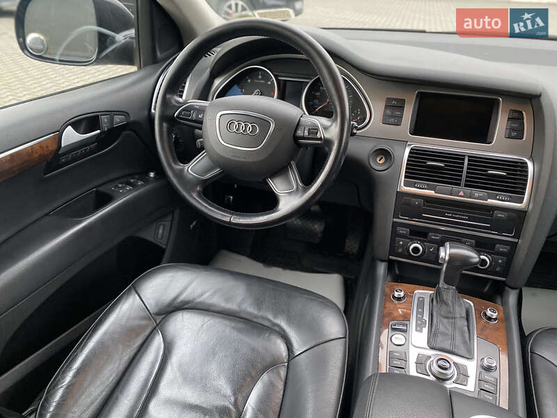 Позашляховик / Кросовер Audi Q7 2015 в Луцьку