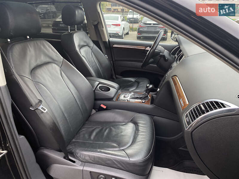 Позашляховик / Кросовер Audi Q7 2015 в Луцьку