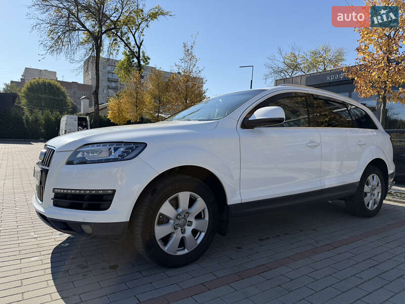 Позашляховик / Кросовер Audi Q7 2011 в Ужгороді