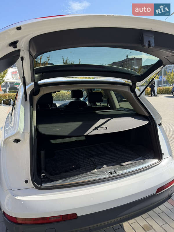 Позашляховик / Кросовер Audi Q7 2011 в Ужгороді