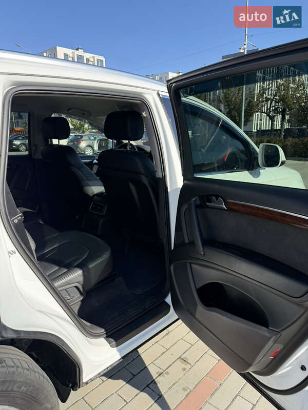 Позашляховик / Кросовер Audi Q7 2011 в Ужгороді