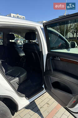 Позашляховик / Кросовер Audi Q7 2011 в 