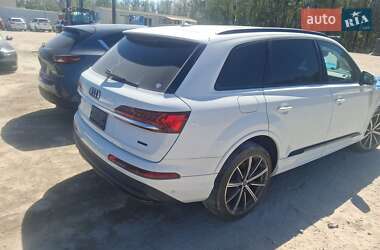 Позашляховик / Кросовер Audi Q7 2021 в 