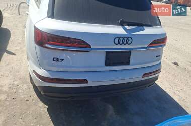 Позашляховик / Кросовер Audi Q7 2021 в 