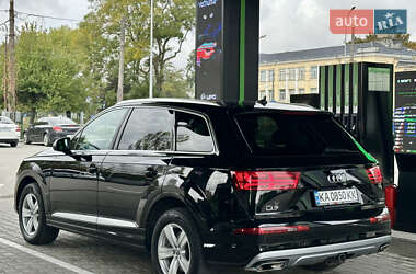 Позашляховик / Кросовер Audi Q7 2017 в 