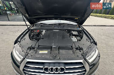 Позашляховик / Кросовер Audi Q7 2017 в 