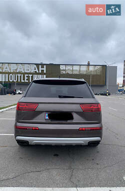 Позашляховик / Кросовер Audi Q7 2017 в 