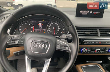 Позашляховик / Кросовер Audi Q7 2017 в 