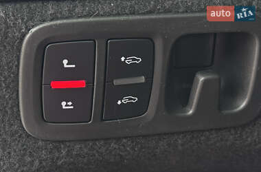 Позашляховик / Кросовер Audi Q7 2021 в 