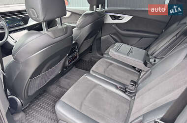 Позашляховик / Кросовер Audi Q7 2021 в 