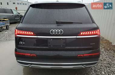 Позашляховик / Кросовер Audi Q7 2020 в 