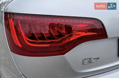 Позашляховик / Кросовер Audi Q7 2011 в 