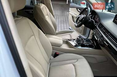 Внедорожник / Кроссовер Audi Q7 2016 в 