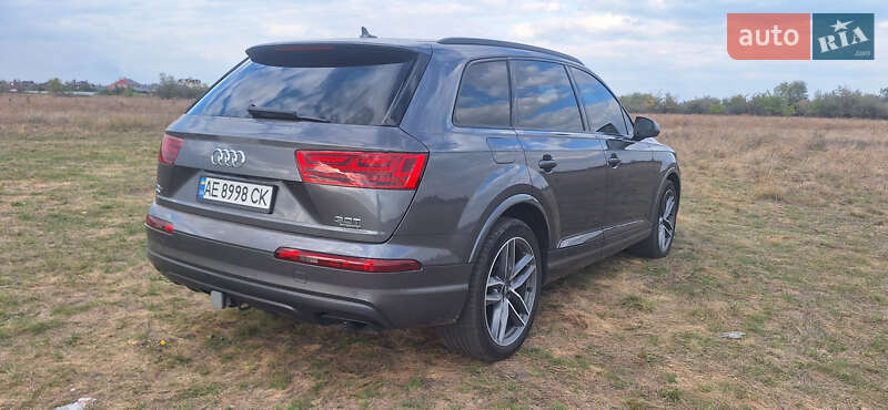 Позашляховик / Кросовер Audi Q7 2018 в Дніпрі