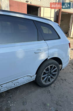 Позашляховик / Кросовер Audi Q7 2019 в 