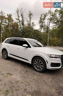 Внедорожник / Кроссовер Audi Q7 2016 в 
