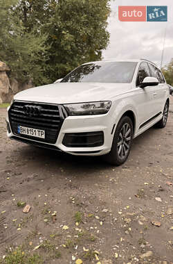 Внедорожник / Кроссовер Audi Q7 2016 в 