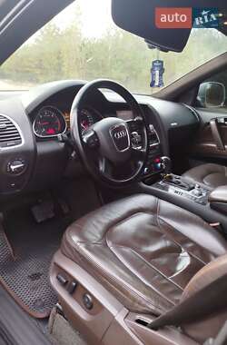 Позашляховик / Кросовер Audi Q7 2006 в 
