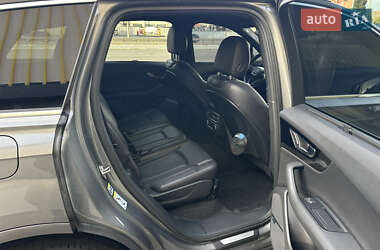Внедорожник / Кроссовер Audi Q7 2016 в 