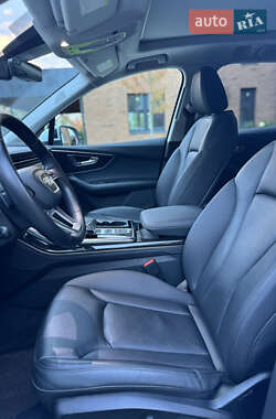 Внедорожник / Кроссовер Audi Q7 2022 в 