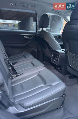 Внедорожник / Кроссовер Audi Q7 2022 в 