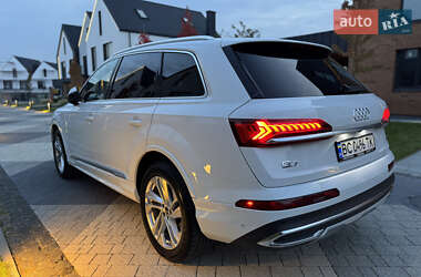 Внедорожник / Кроссовер Audi Q7 2022 в 