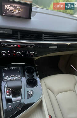 Позашляховик / Кросовер Audi Q7 2019 в 