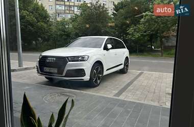 Позашляховик / Кросовер Audi Q7 2019 в 