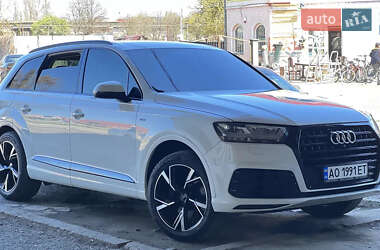 Позашляховик / Кросовер Audi Q7 2019 в 