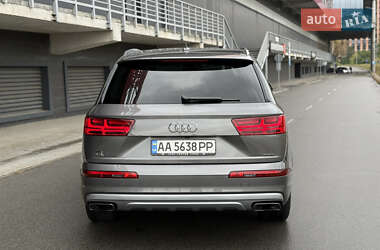 Позашляховик / Кросовер Audi Q7 2016 в 