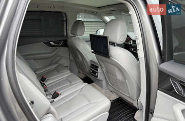Позашляховик / Кросовер Audi Q7 2016 в 