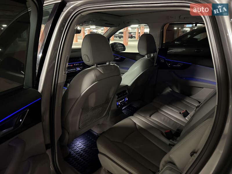 Позашляховик / Кросовер Audi Q7 2016 в Києві фото 29 Позашляховик / Кросовер Audi Q7 2016 в Києві