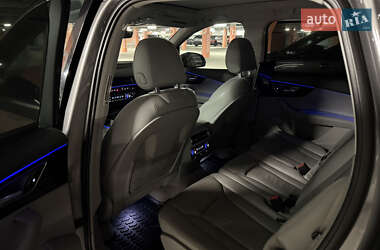 Позашляховик / Кросовер Audi Q7 2016 в 