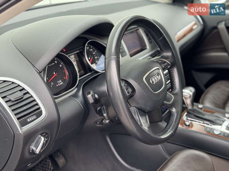 Внедорожник / Кроссовер Audi Q7 2015 в Сарнах