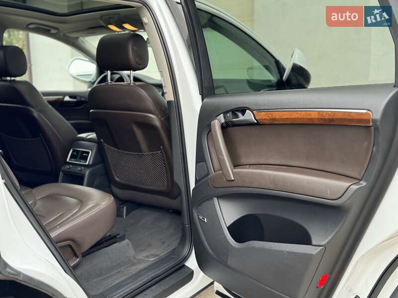 Внедорожник / Кроссовер Audi Q7 2015 в Сарнах