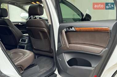 Позашляховик / Кросовер Audi Q7 2015 в 