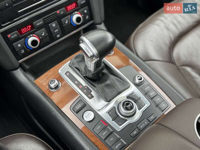 Внедорожник / Кроссовер Audi Q7 2015 в Сарнах
