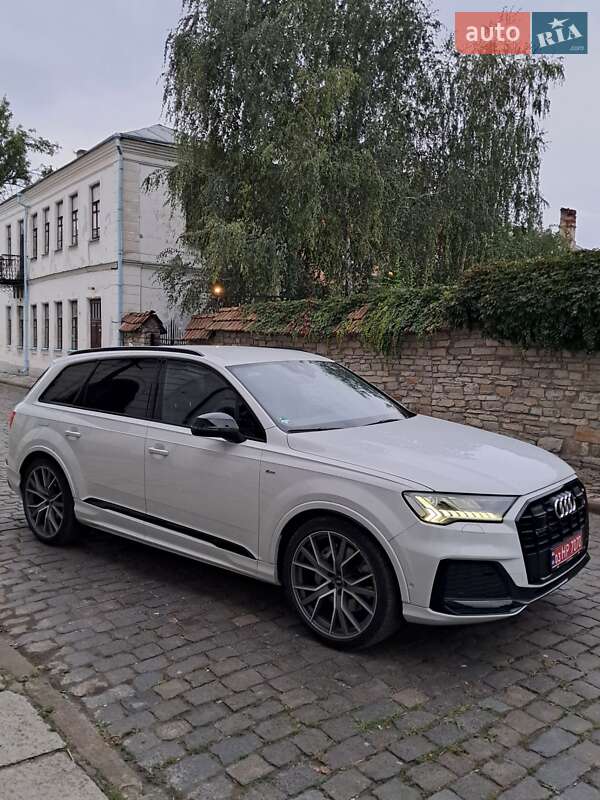Внедорожник / Кроссовер Audi Q7 2020 в Каменец-Подольском