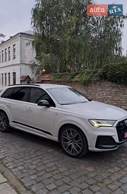 Позашляховик / Кросовер Audi Q7 2020 в 
