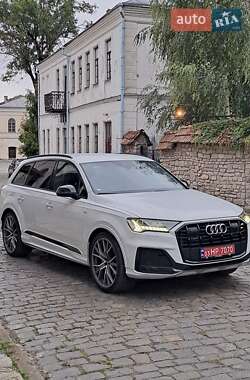 Позашляховик / Кросовер Audi Q7 2020 в 