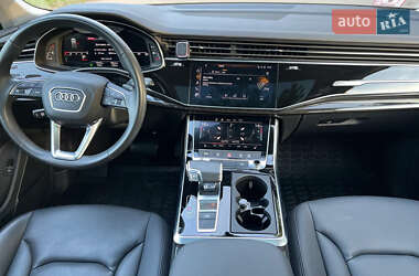 Позашляховик / Кросовер Audi Q7 2020 в 